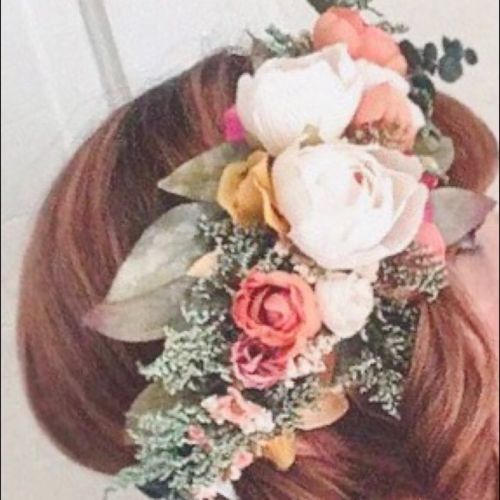 Handmade floral crown - Picture 3 of 6